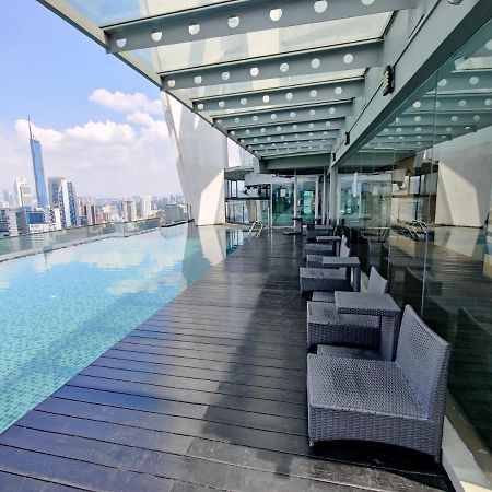 Skybed Over The Sky Hostel @Regalia Suites & Residences Kl Kuala Lumpur Exterior foto